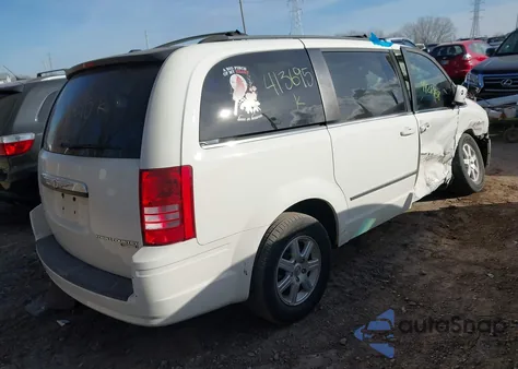 2010 Chrysler Town & Country Touring z USA, uszkodzony, nr VIN 2A4RR5D10AR413695